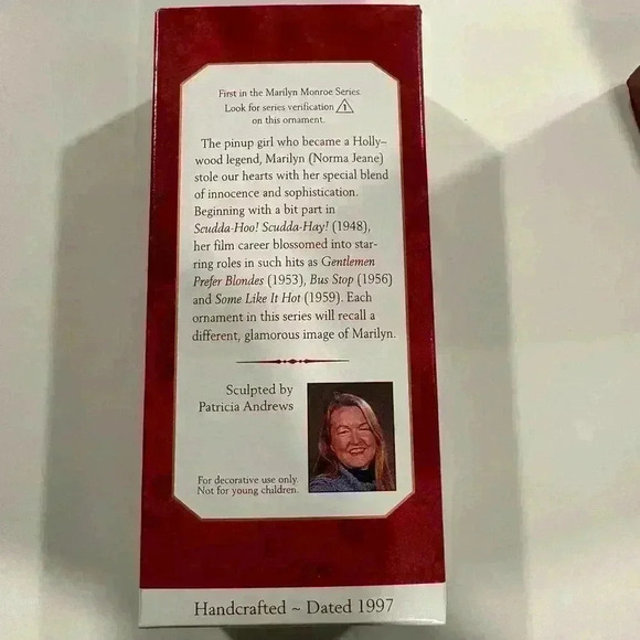 NEW set of 2 90s Marilyn Monroe Christmas ornaments - Picture 3 of 5